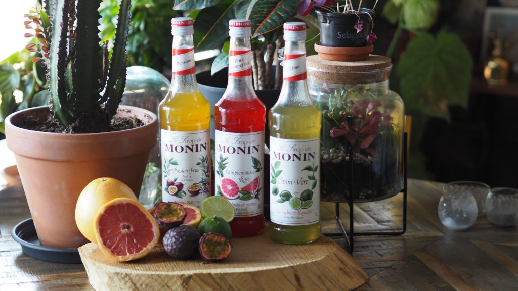 review product Monin sirop passievrucht, limoen, roze grapefruit productfoto