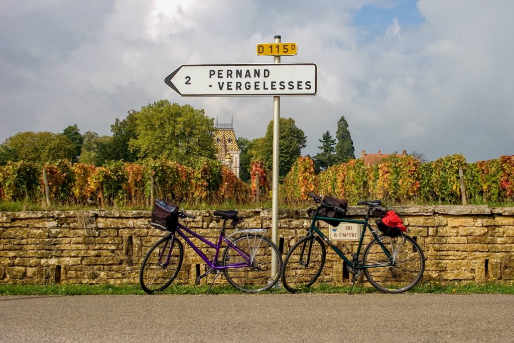 Route des Grand Crus de Bourgogne in de buurt van Beaune (Photo by Ian Taylor on Unsplash)