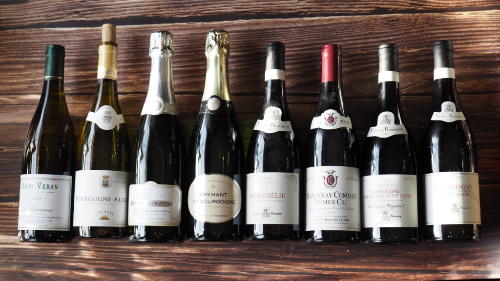 line up van bourgogne wijnen : saint-véran, aligoté, crémant, crémant, monthélie, santenay-commes premier cru, haute côte de nuits en een regionale bourgogne pinot noir.