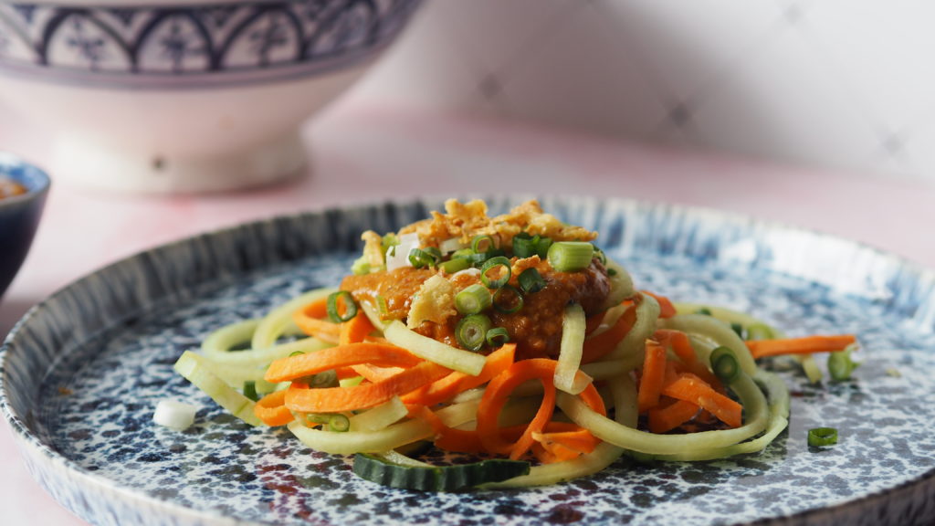 salade asian fusion groente courgette wortel pinda