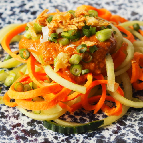 salade asian fusion groente courgette wortel pinda